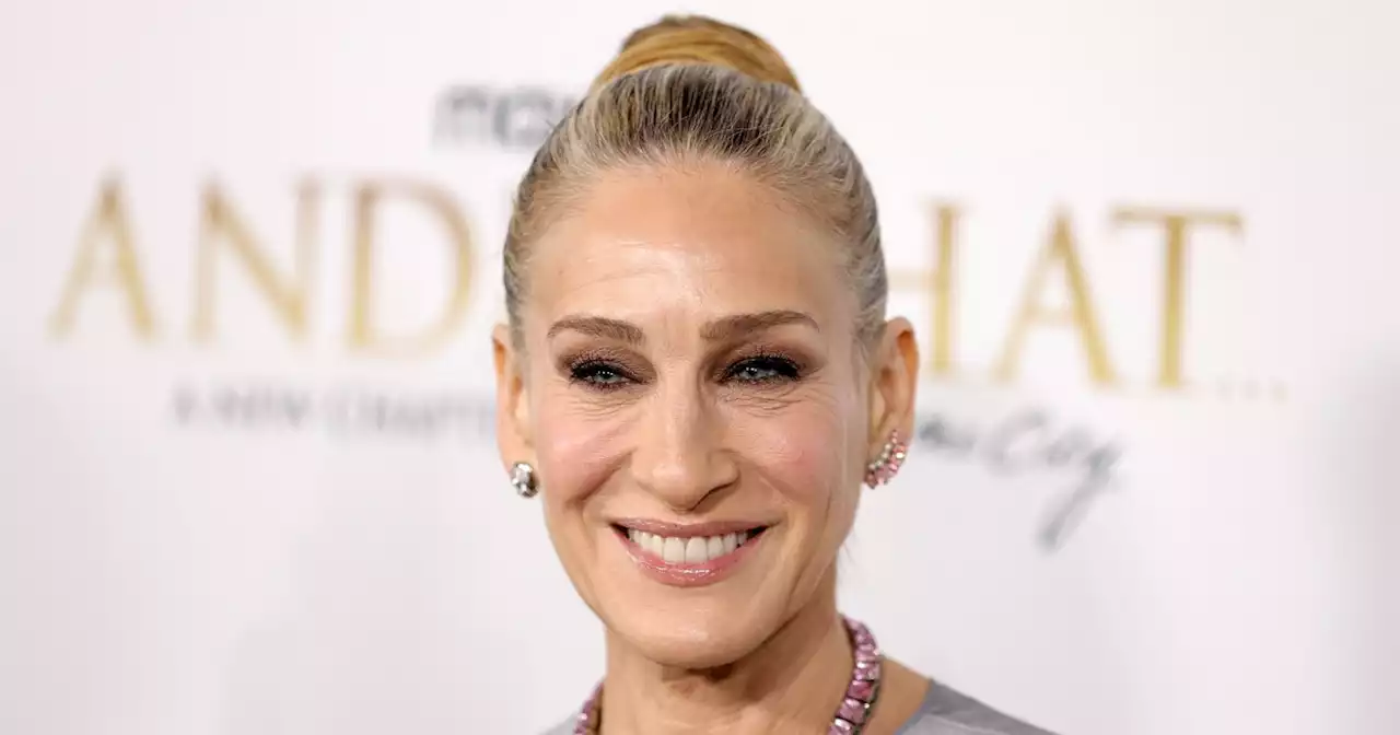 Sarah Jessica Parker says she’s not ‘brave’ for having gray hair