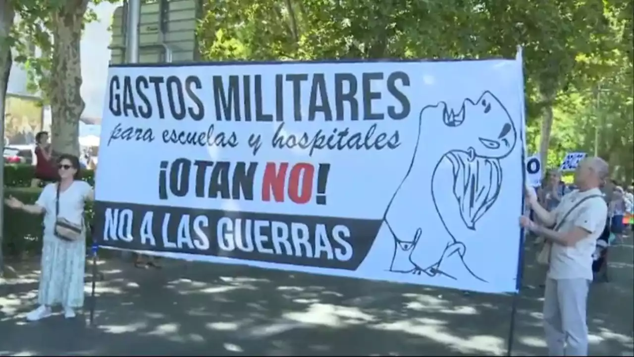 Manifestación en Madrid contra la celebración esta semana de la cumbre de la OTAN