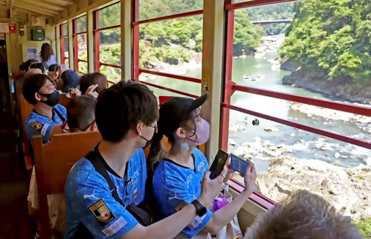 「JRのほうが安くて早いのに」京都のトロッコ列車、乗客が増えて話題に まるでサポーターの「修学旅行」 - トピックス｜Infoseekニュース