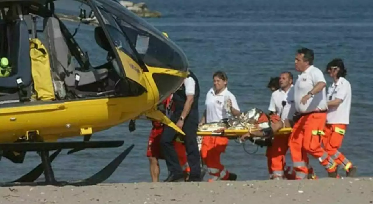 Cupra, passeggia in spiaggia e crolla a terra: turista muore davanti alla moglie