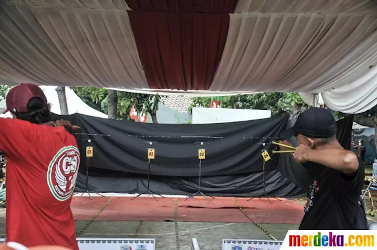 Foto : Aksi Lomba Katapel Meriahkan Gebyar Budaya Nganten Temat | merdeka.com