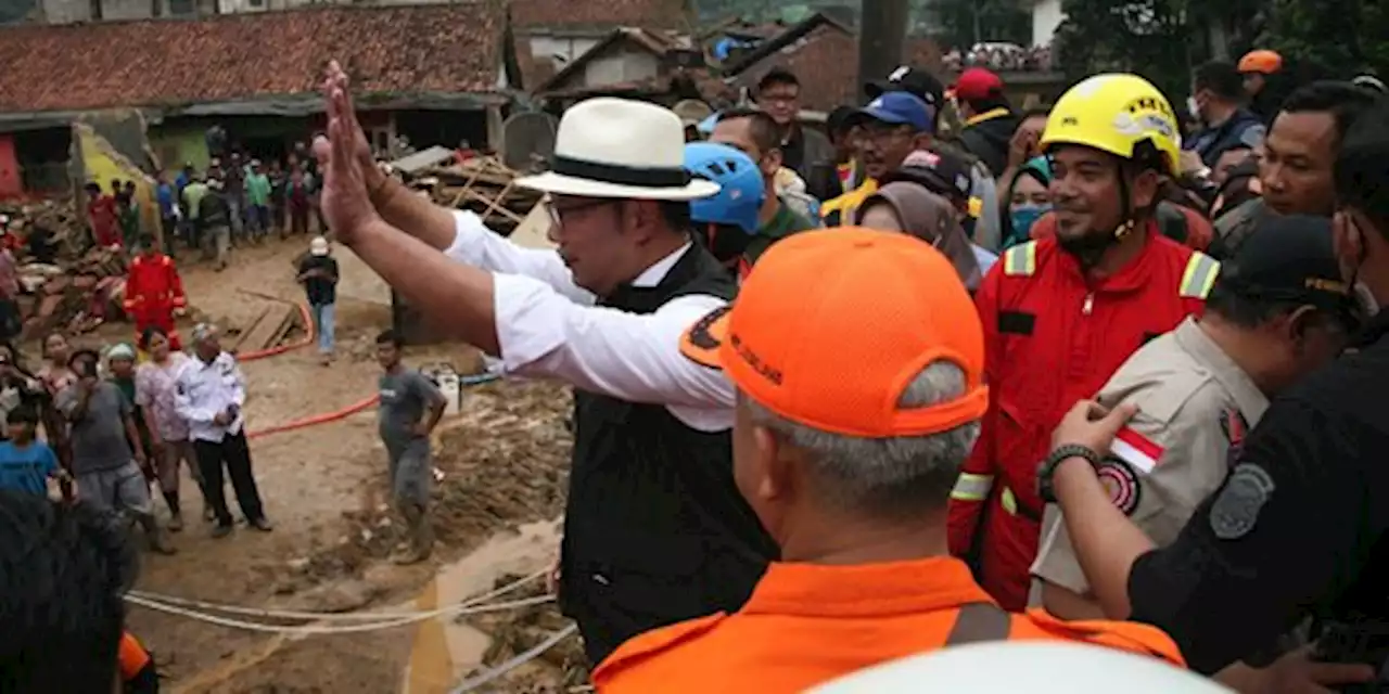 Kunjungi Korban Banjir di Bogor, Ridwan Kamil Minta Distribusi Bantuan Dipercepat | merdeka.com