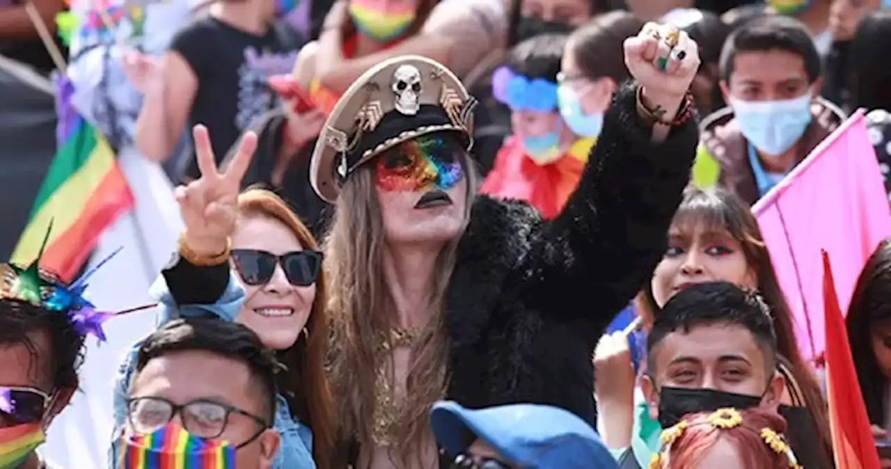 Entre banderas y consignas, inicia marcha LGBT+ 2022 en CDMX | FOTOS