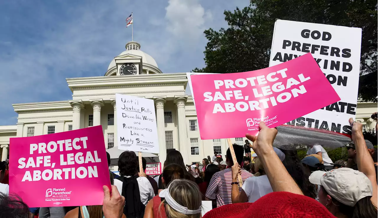 Blue-city prosecutors in red states vow not to press charges over abortions