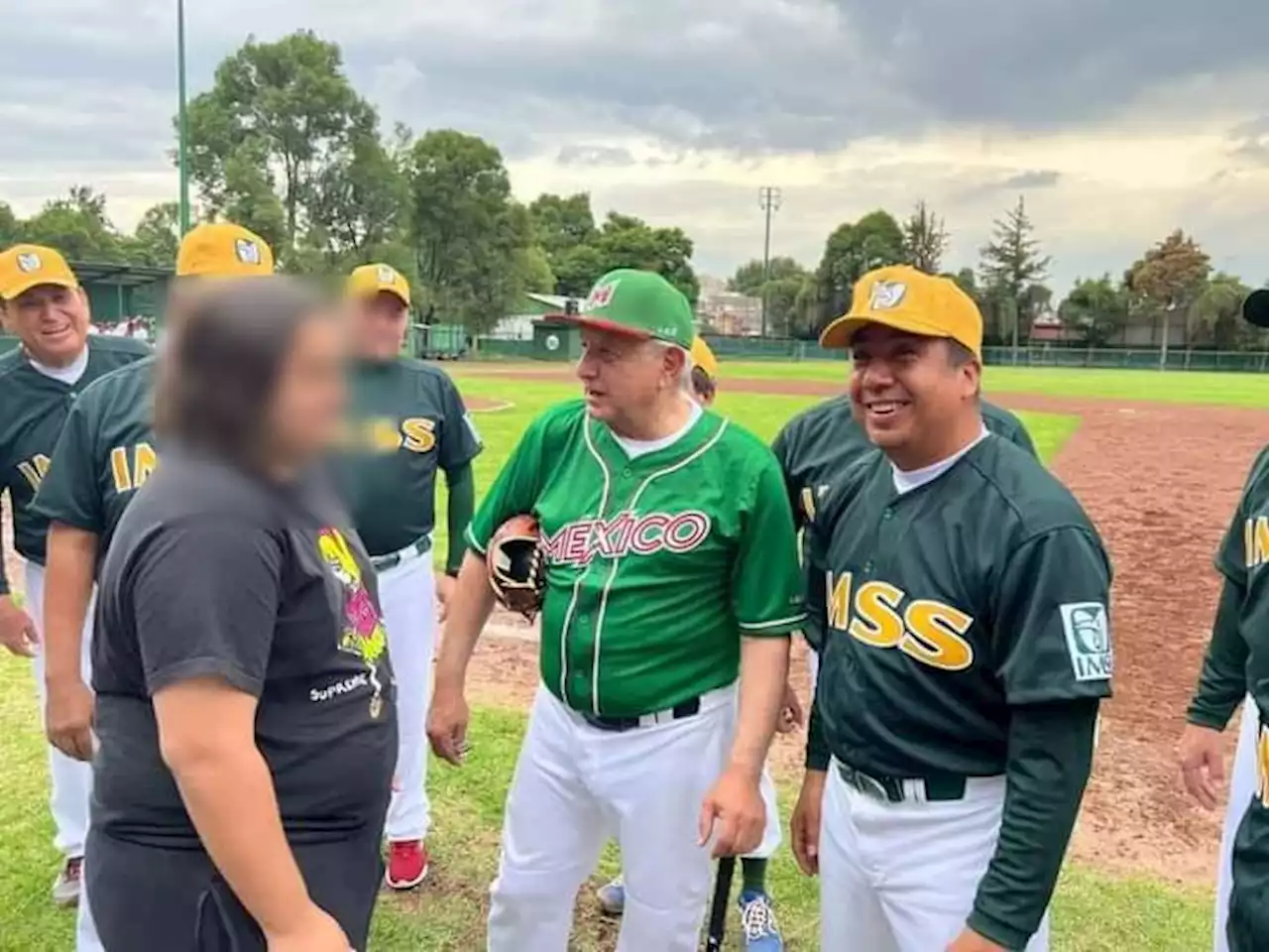 “Con los niños no”: 4T defiende a hijo menor de AMLO contra burlas sobre su físico