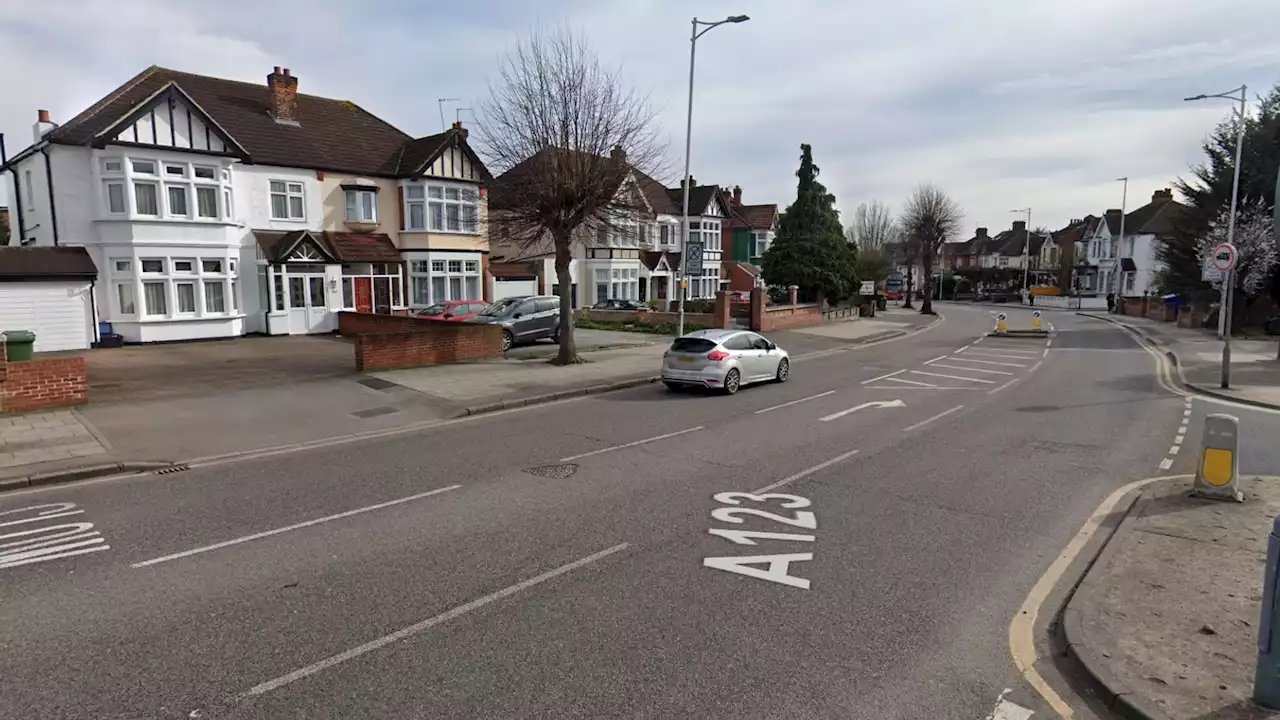 Ilford: Women urged to 'be alert' after murder investigation launched over 36-year-old's death