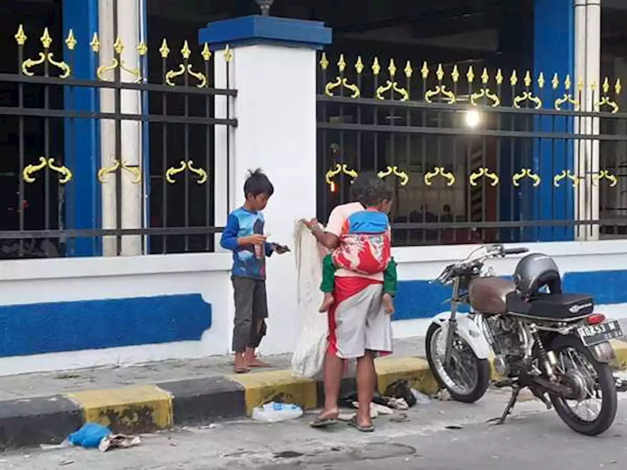 Hidupi 3 Anak, Segini Penghasilan Ibu Kakak-Beradik Pemulung di Solo