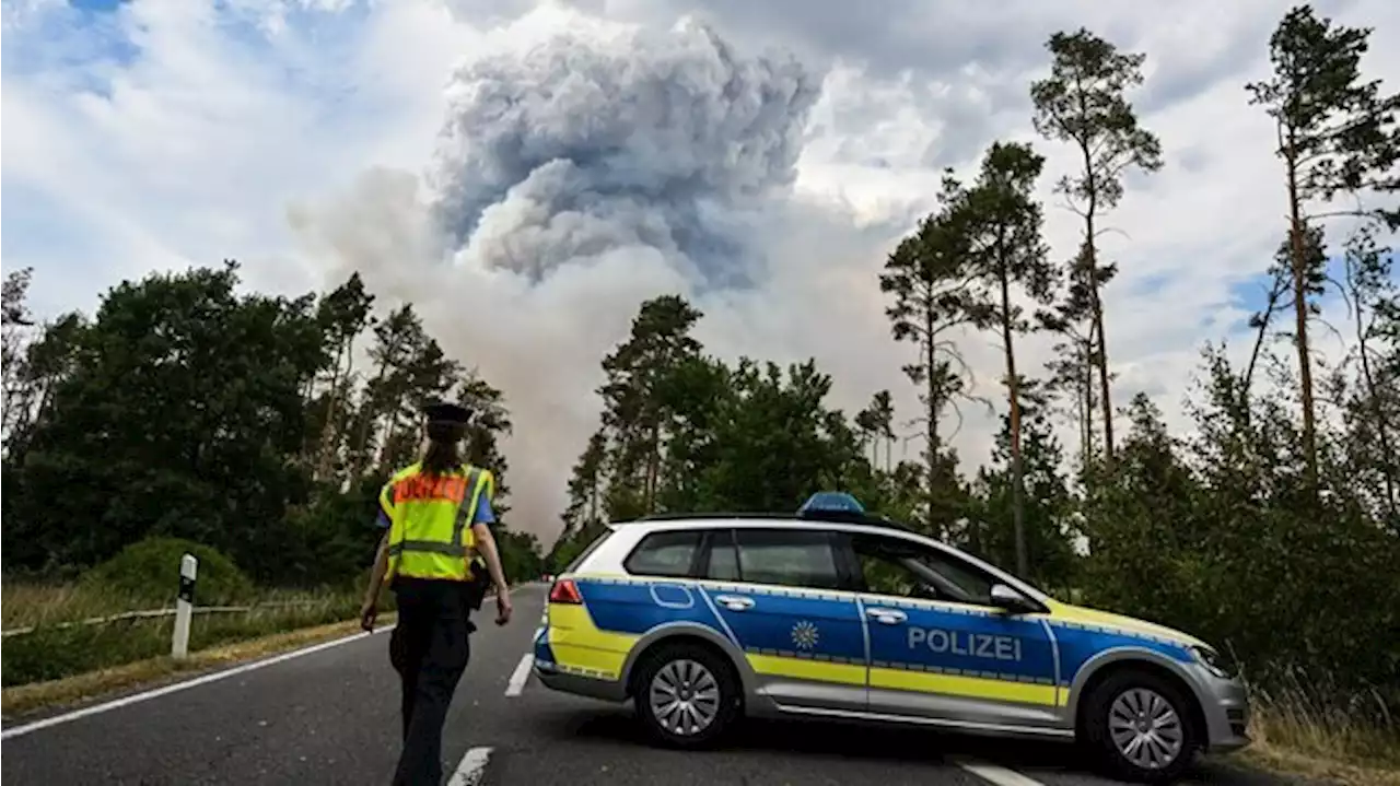 Glutnester flammen auf – 285 Feuerwehrleute weiter im Einsatz