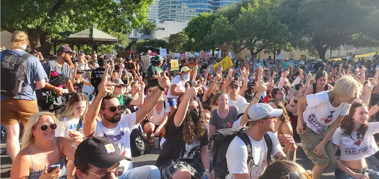 Middle Fingers Up In Austin After End of 'Roe'