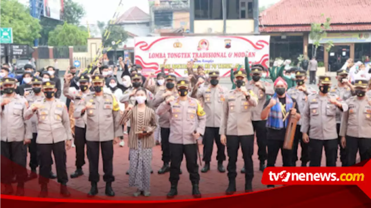 20 Tim Unjuk Kebolehan di Lomba Tongtek Tradisional dan Modern