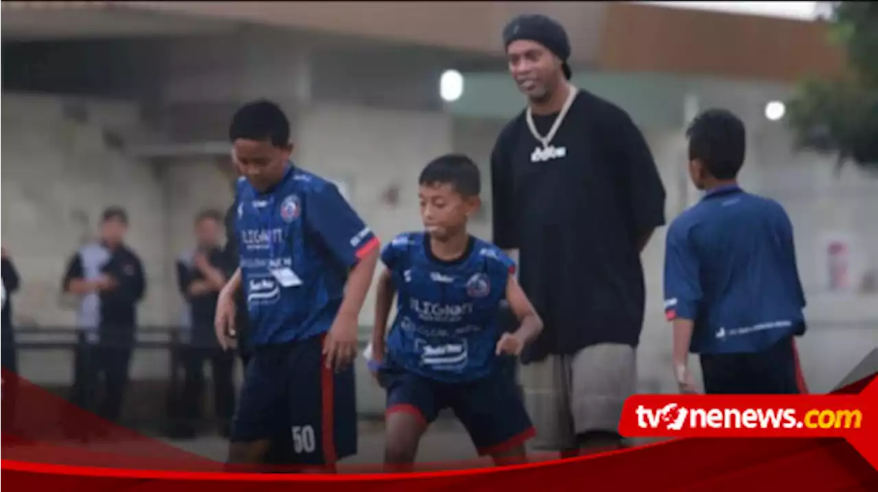 Wow, Ronaldinho Kagumi Bakat Anak-anak Indonesia