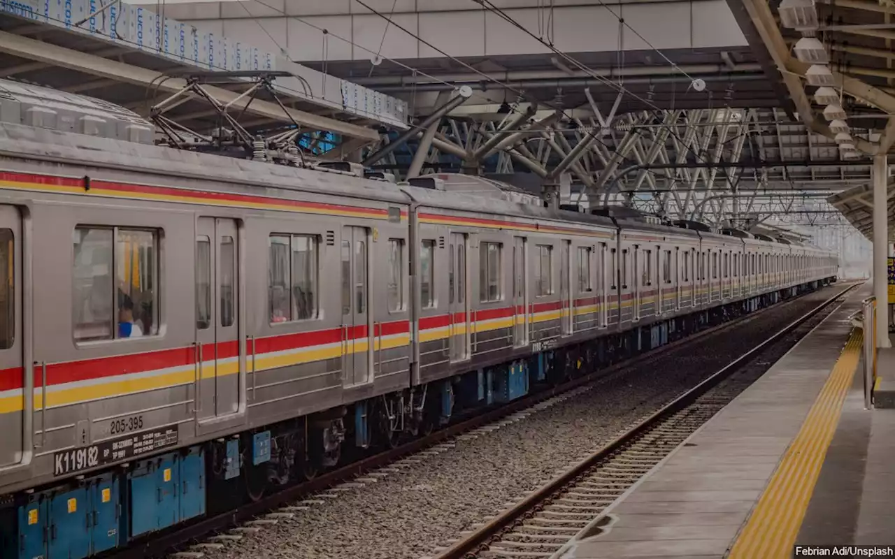 Kata KAI Soal Viral Penumpang Terjebak di Bawah Peron KRL di Stasiun Manggarai: Jatuh