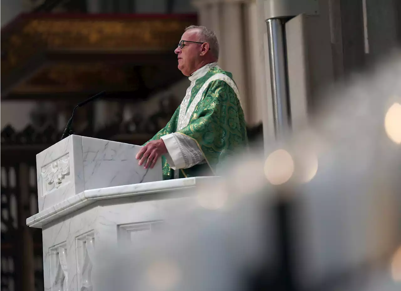 After Roe's demise, clergy lead faithful in praise, laments