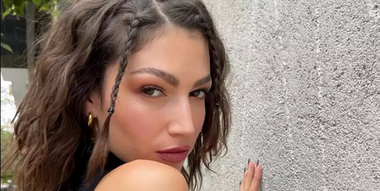 Mini baby braids e capelli ricci: l'inspo di Úrsula Corberó per un duo da sogno