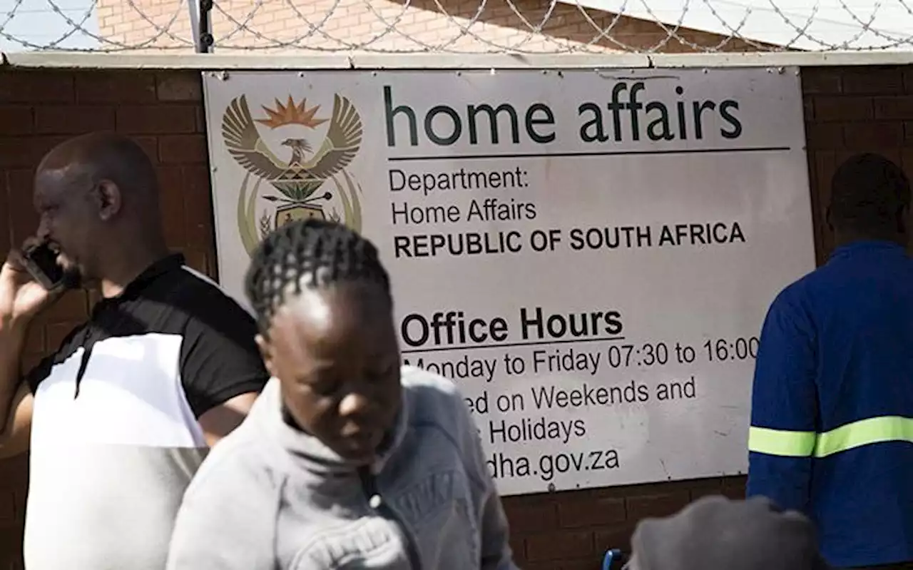 Home Affairs Dept urged to drop a work visa requirement for Zimbabweans