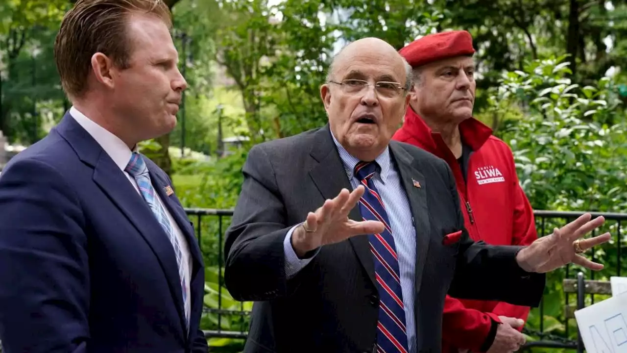 Rudy Giuliani attacked by Staten Island supermarket worker