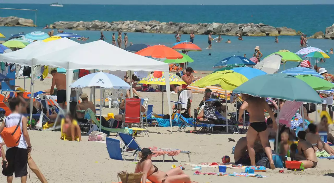 Ravenna, 82enne salva un bimbo in mare e poi muore: il piccolo si era tuffato nonostante la bandiera rossa