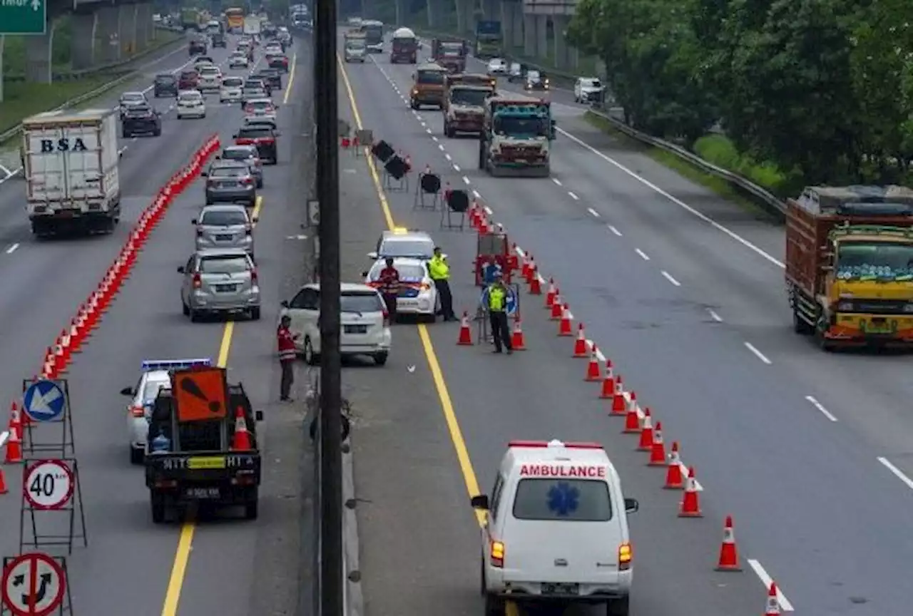 Kecelakaan Beruntun Belasan Kendaraan Terjadi di Tol Cipularang