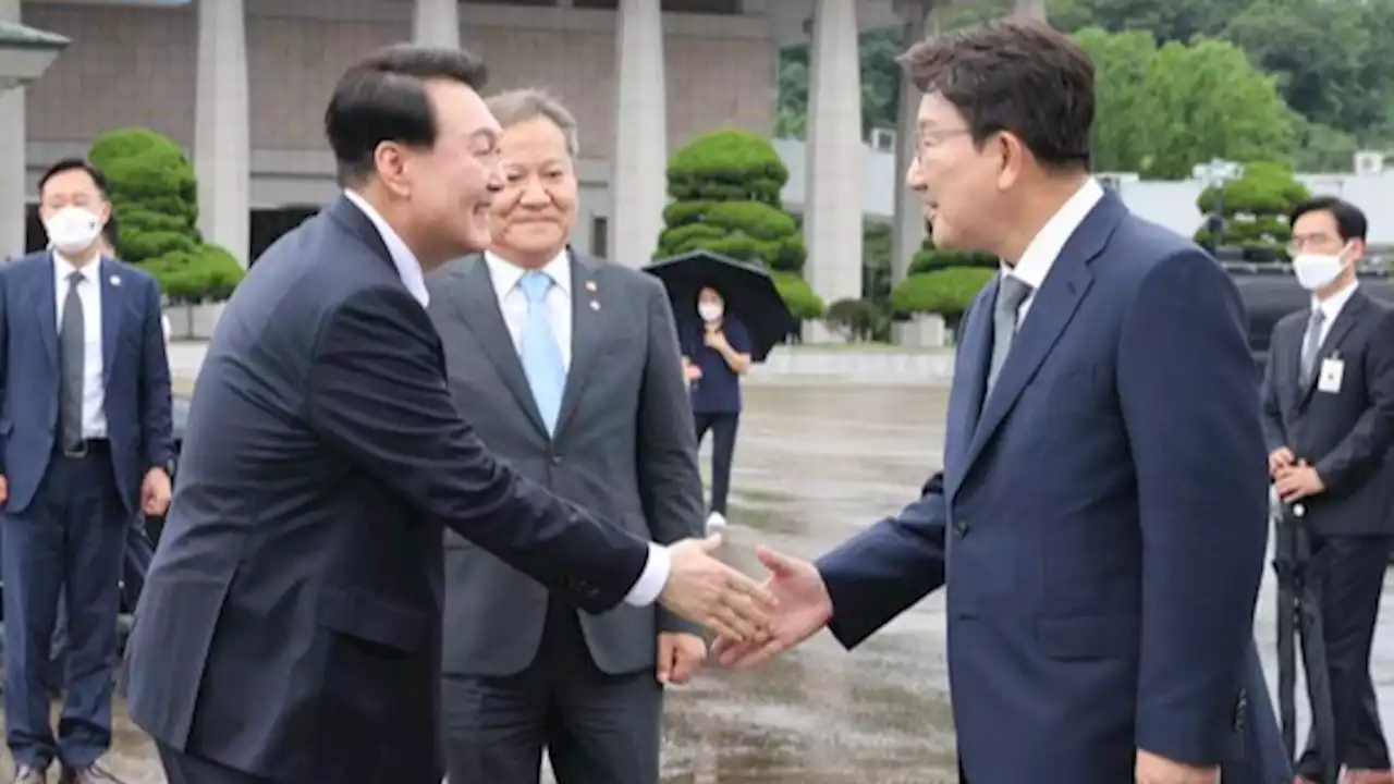 권성동 '국내 정치문제, 저희가 알아서' 발언에…윤 대통령 고개 '끄덕'