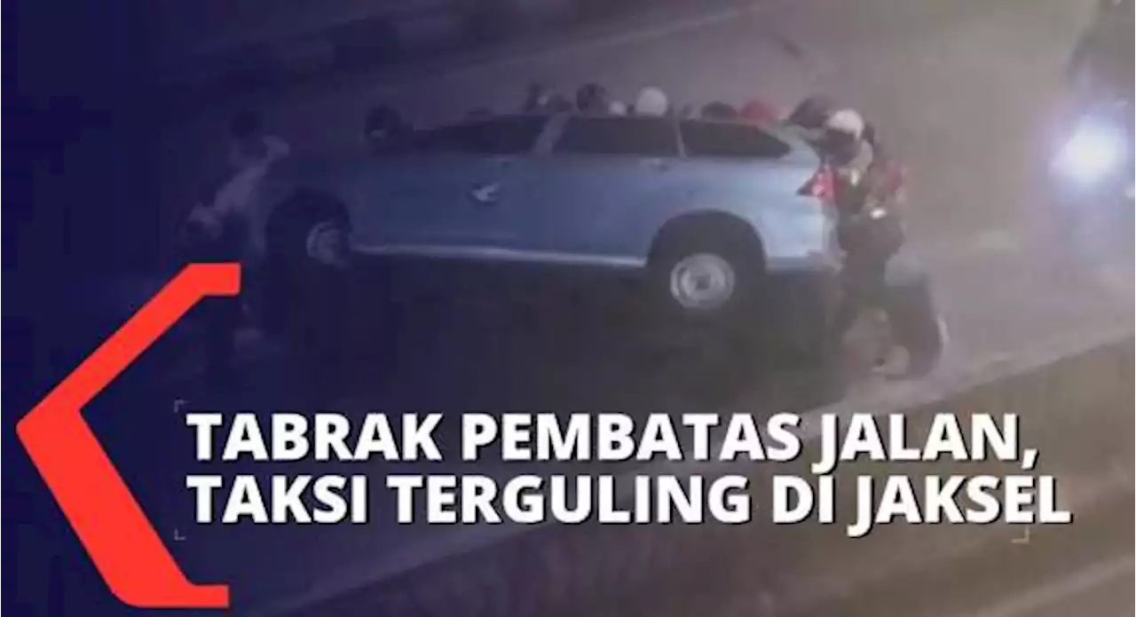 Sebuah Taksi Terguling di Jaksel, Sopir dan Penumpang Terjebak dalam Mobil!