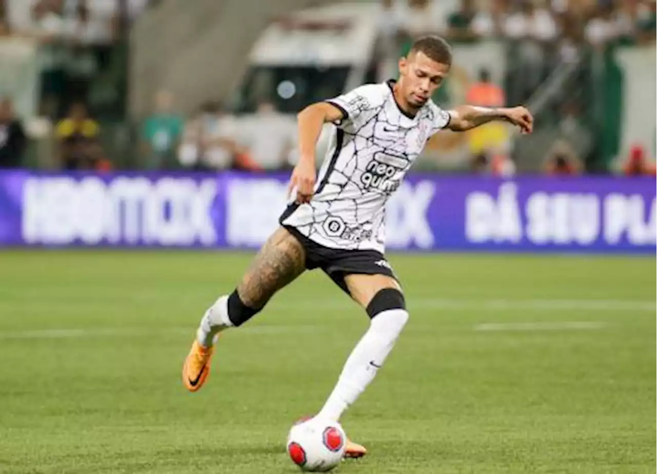 Perto de deixar o Corinthians, João Victor é bem avaliado pela comissão técnica do Porto