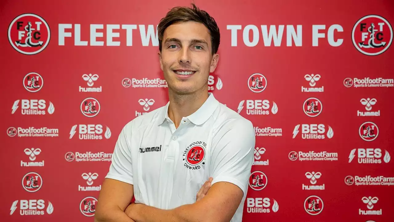 Fleetwood Town bring in Preston North End defender