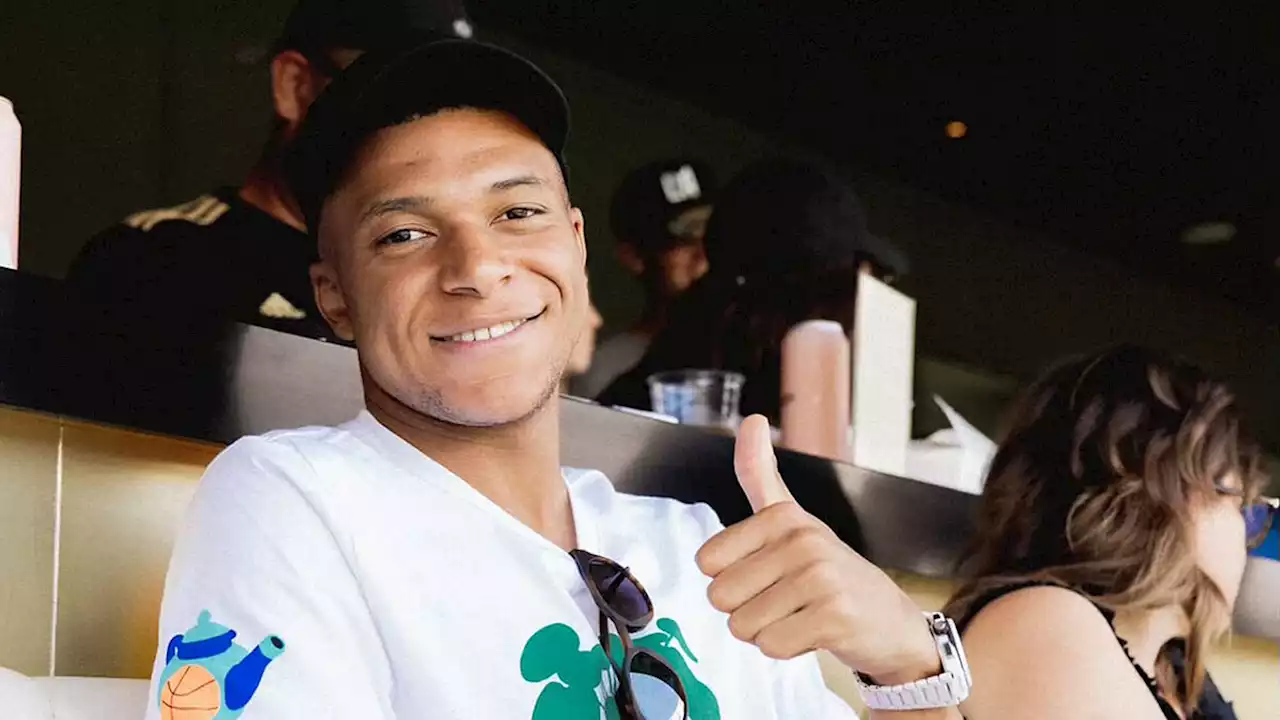 Kylian Mbappé aprovecha sus vacaciones para ver el partido de Carlos Vela y LAFC