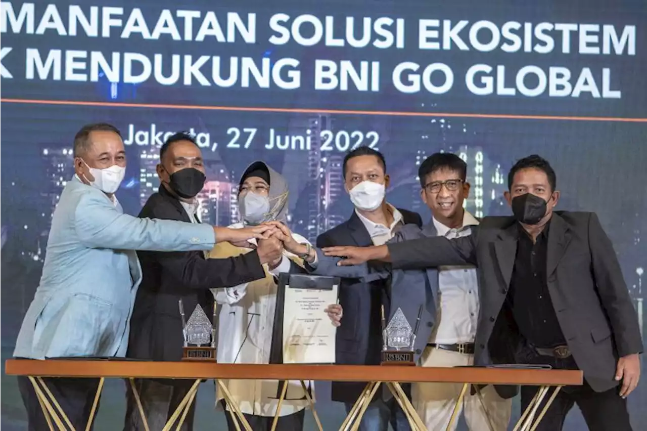 BNI Jalin Kerjasama dengan Telkomsel dan M-Cash |Republika Online