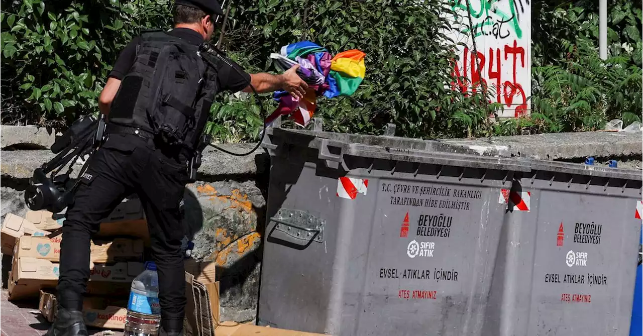 Turkish police prevent Istanbul Pride from going ahead