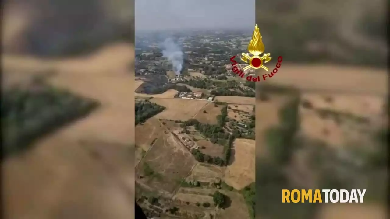 Incendio a Roma Ovest: prima le fiamme, poi il fumo avvolgono Casalotti e Monachina