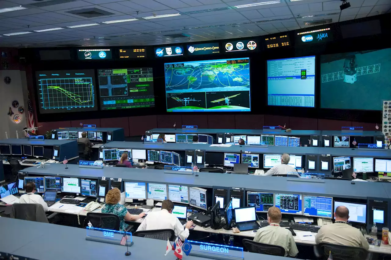 NASA Introduces 2022 Class of Flight Directors – Meet the 7 New Additions to the Team