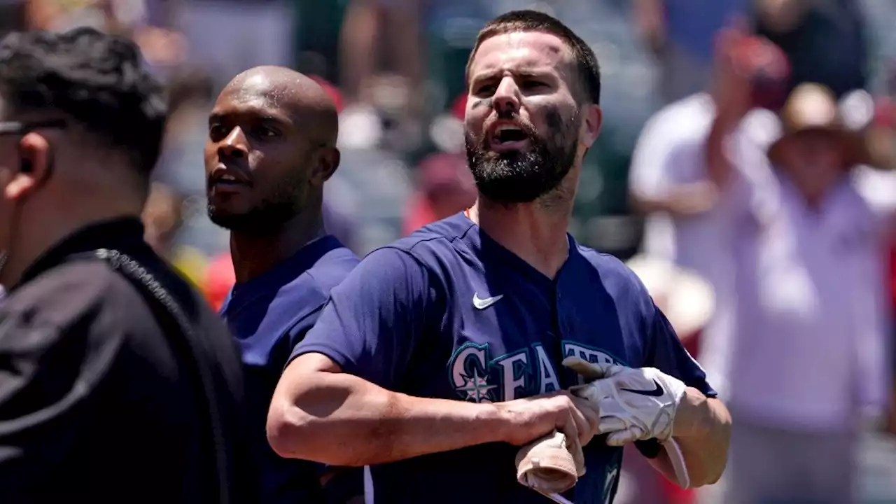 Mariners Fan Sends Jesse Winker Pizza After Angels Brawl