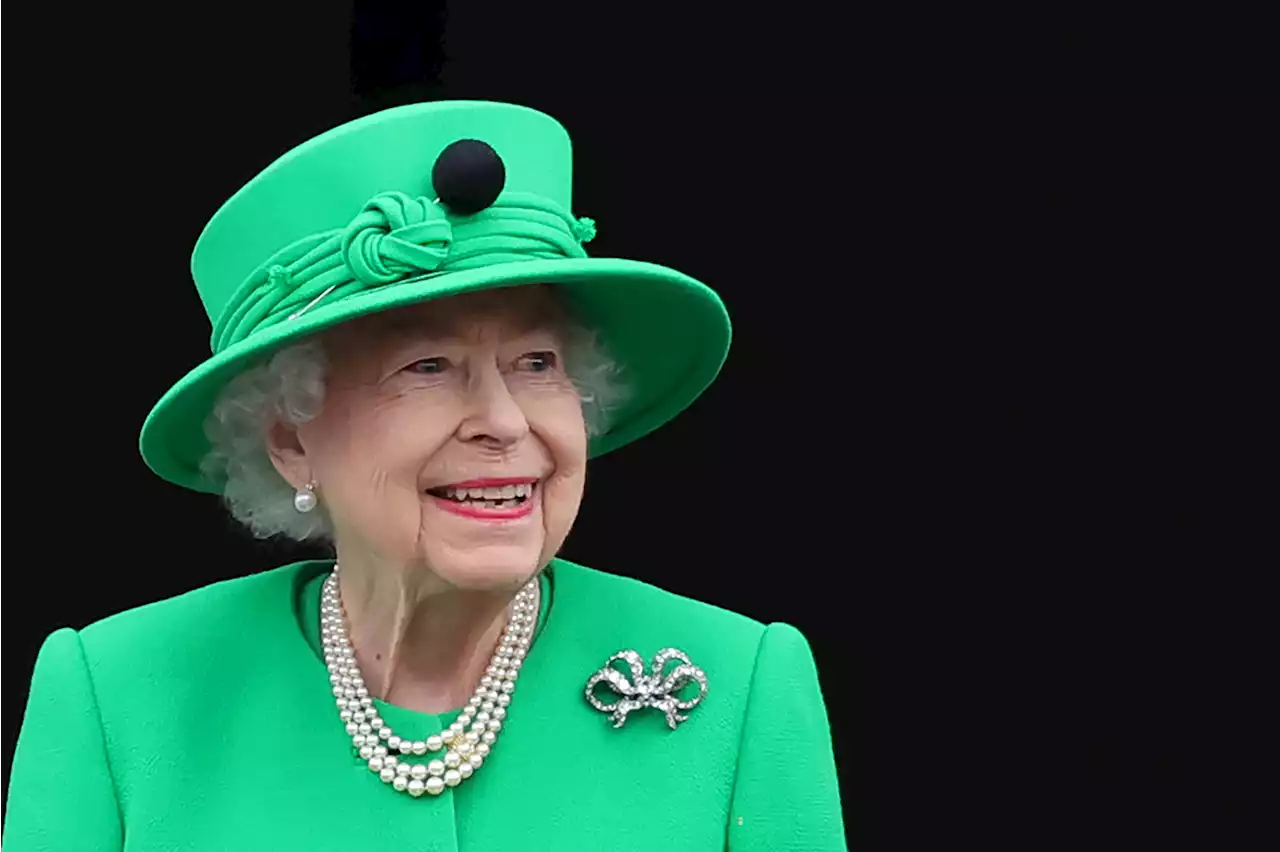 Queen plans not to miss the 'Holyrood week', travels to Scotland