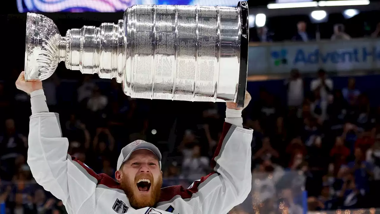 Avalanche end Lightning's reign, win Stanley Cup for first time since 2001