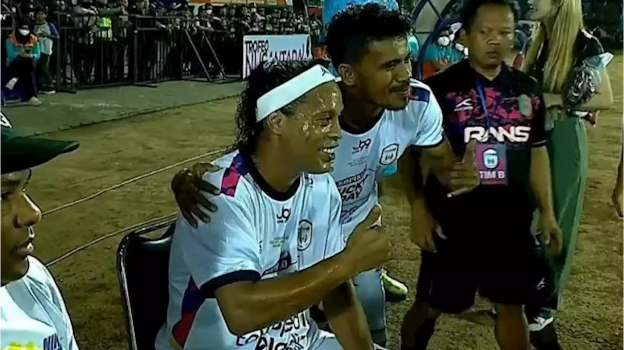 Fisik Terkuras Jadi Alasan Ronaldinho Batal Lawan Arema FC