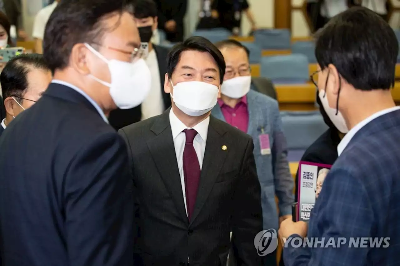 '윤핵관' 장제원 포럼에 간 安, 李 '간장 발언'에 '속이 타나' | 연합뉴스