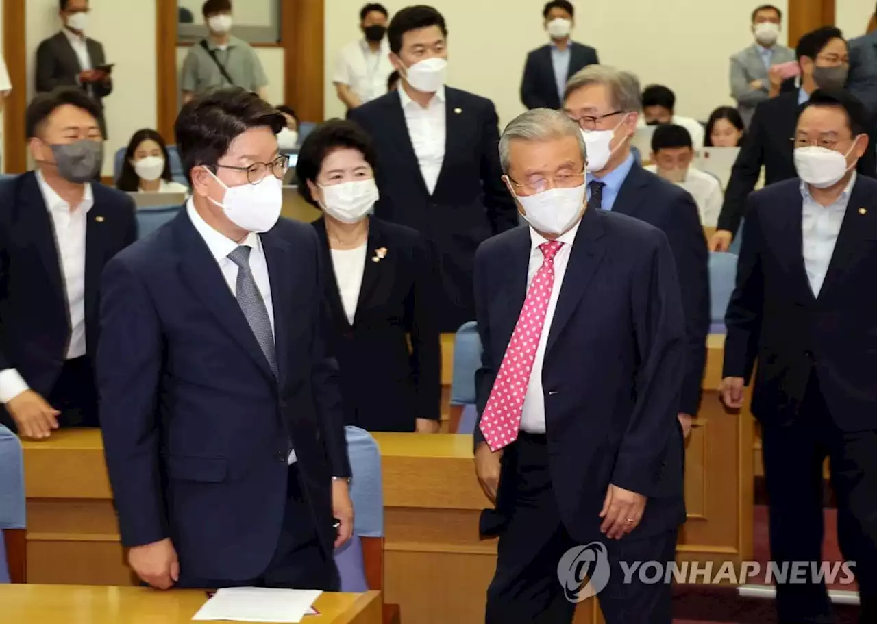 김종인, 與 포럼서 쓴소리…'대통령만 쳐다보는 집단 아닌가' | 연합뉴스