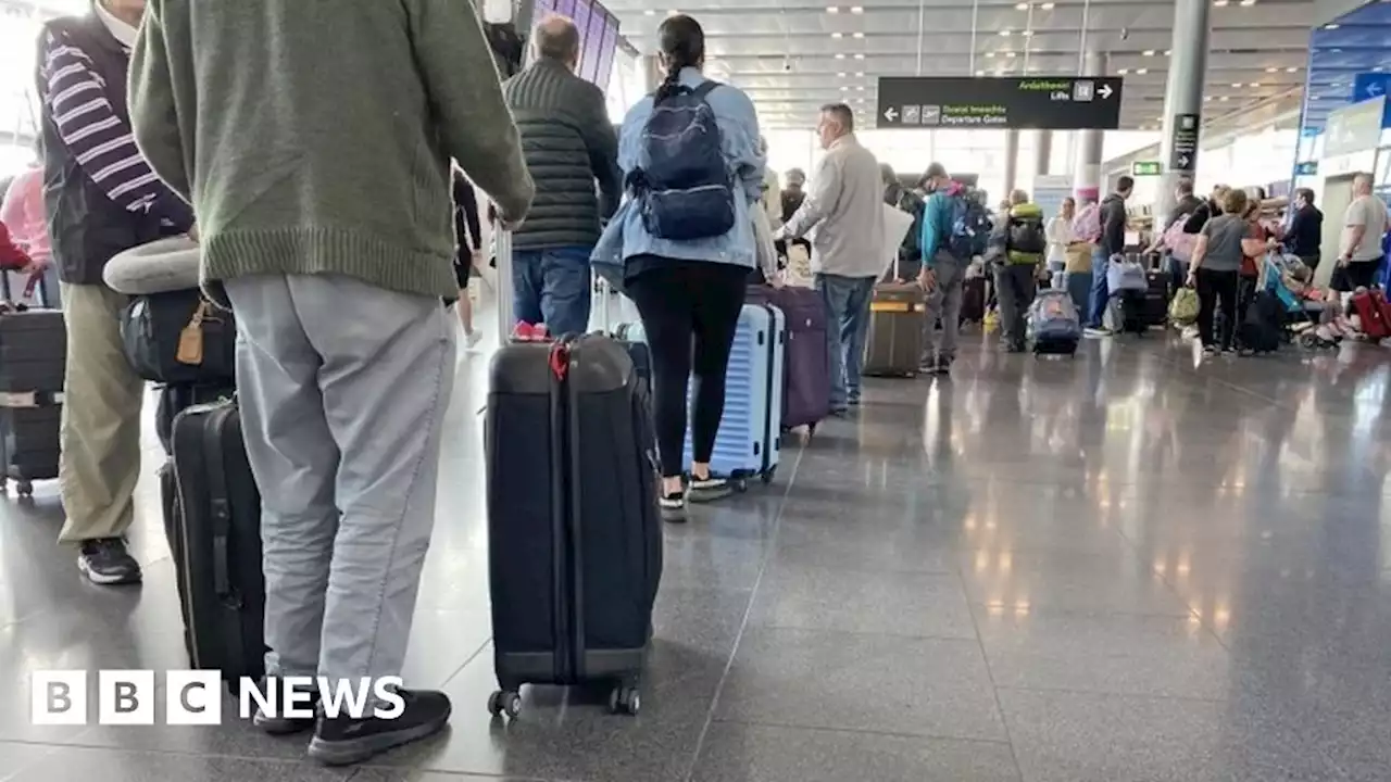 Dublin Airport: Irish army to be put on standby to provide assistance