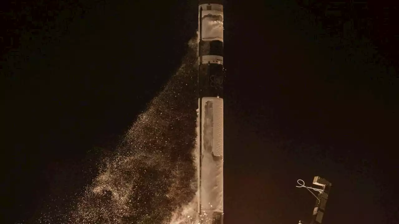 Una paso más cerca al regreso a la Luna: la NASA lanza el cubeSat para probar la órbita lunar