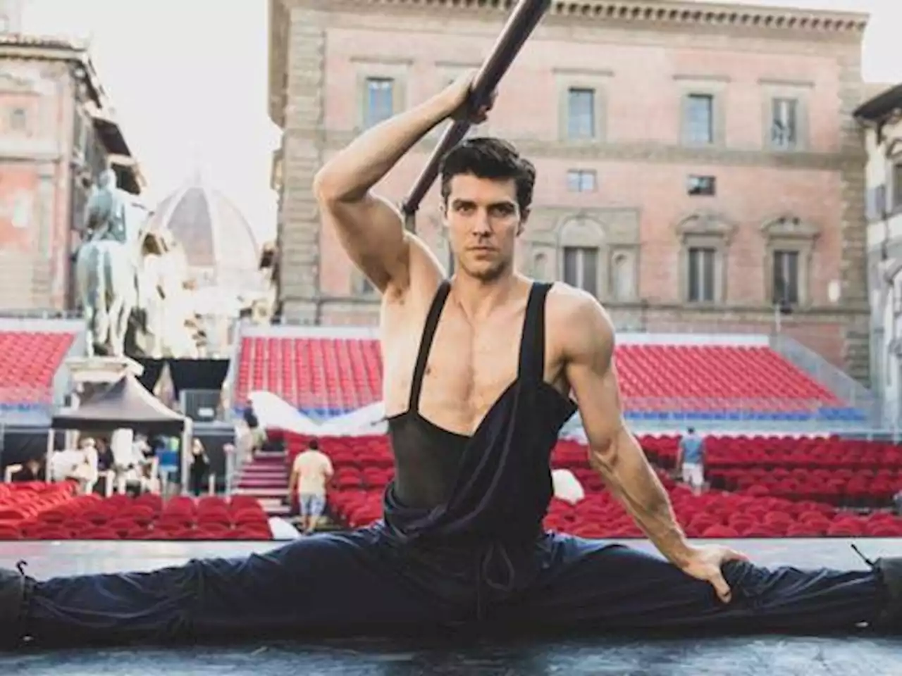 Roberto Bolle: «I social sono un pericolo che io non corro, ma temo per i giovani»