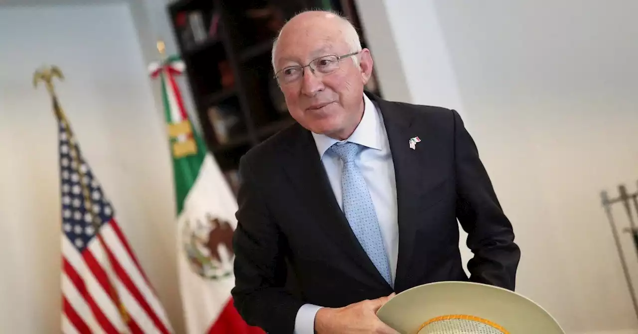 Embajador Ken Salazar atribuye la muerte de 50 personas en Texas a leyes migratorias rotas y disfuncionales