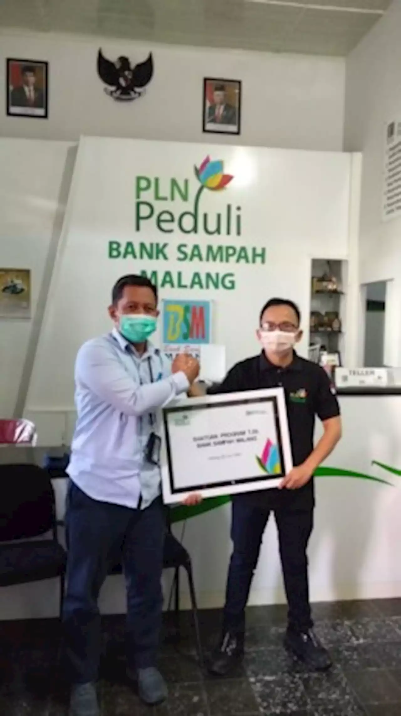 PLN Malang Beri Bantuan TJSL ke Bank Sampah Malang