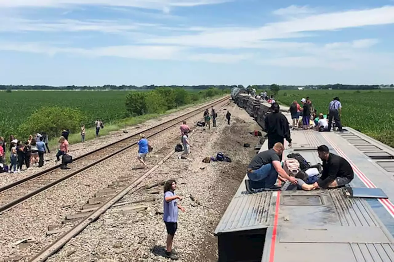 3 killed, dozens hurt in Amtrak train crash in Missouri