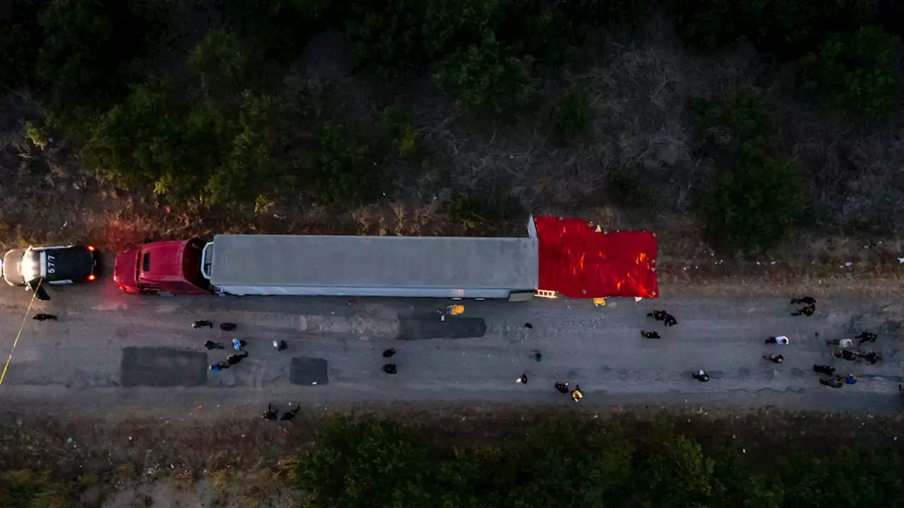 'Stacked bodies' of 46 migrants found dead in Texas lorry trailer tragedy