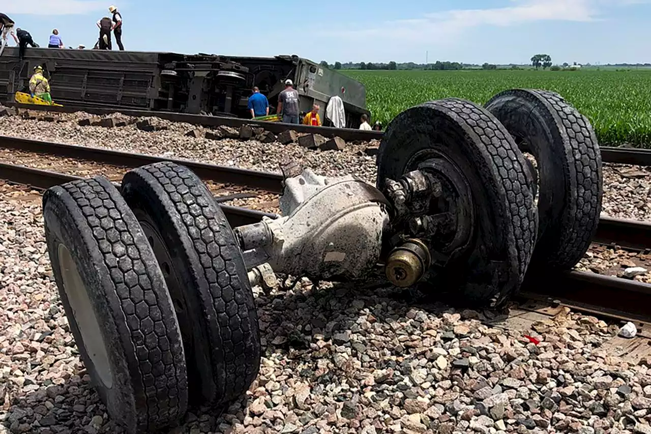 3 dead, others hurt when cross-country Amtrak train hits truck, derails