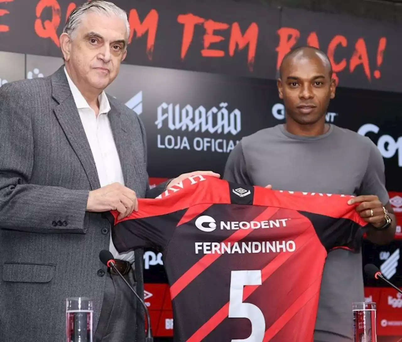 Athletico-PR apresenta o meio-campista Fernandinho que afirma: 'Realizando um desejo pessoal' - ISTOÉ Independente