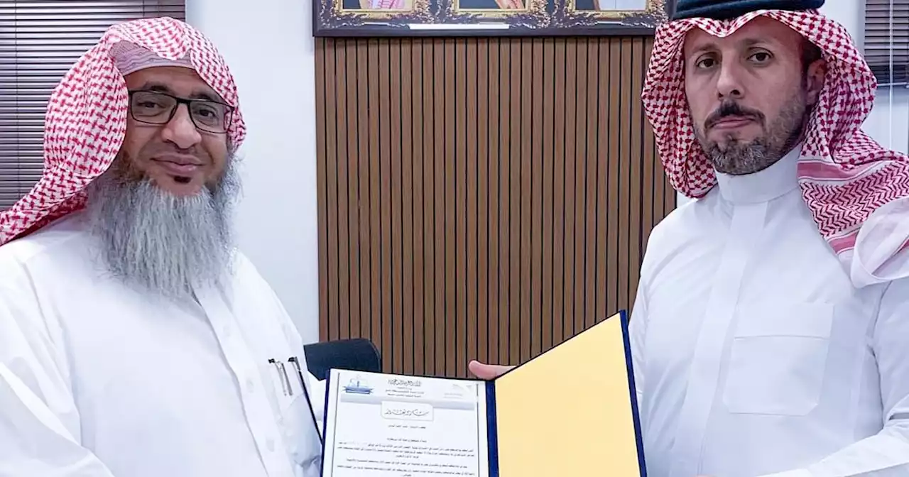في موقف نبيل.. وكيل مدرسة بعسير يقطع إجازته لمساعدة زملائه في الاختبارات