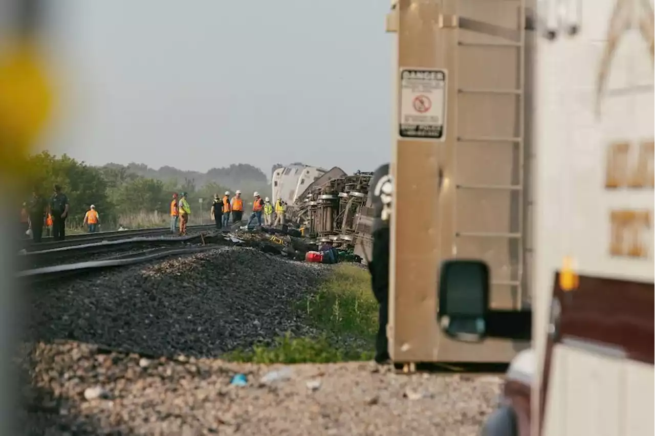 3 killed, dozens hurt in Amtrak train crash in Missouri