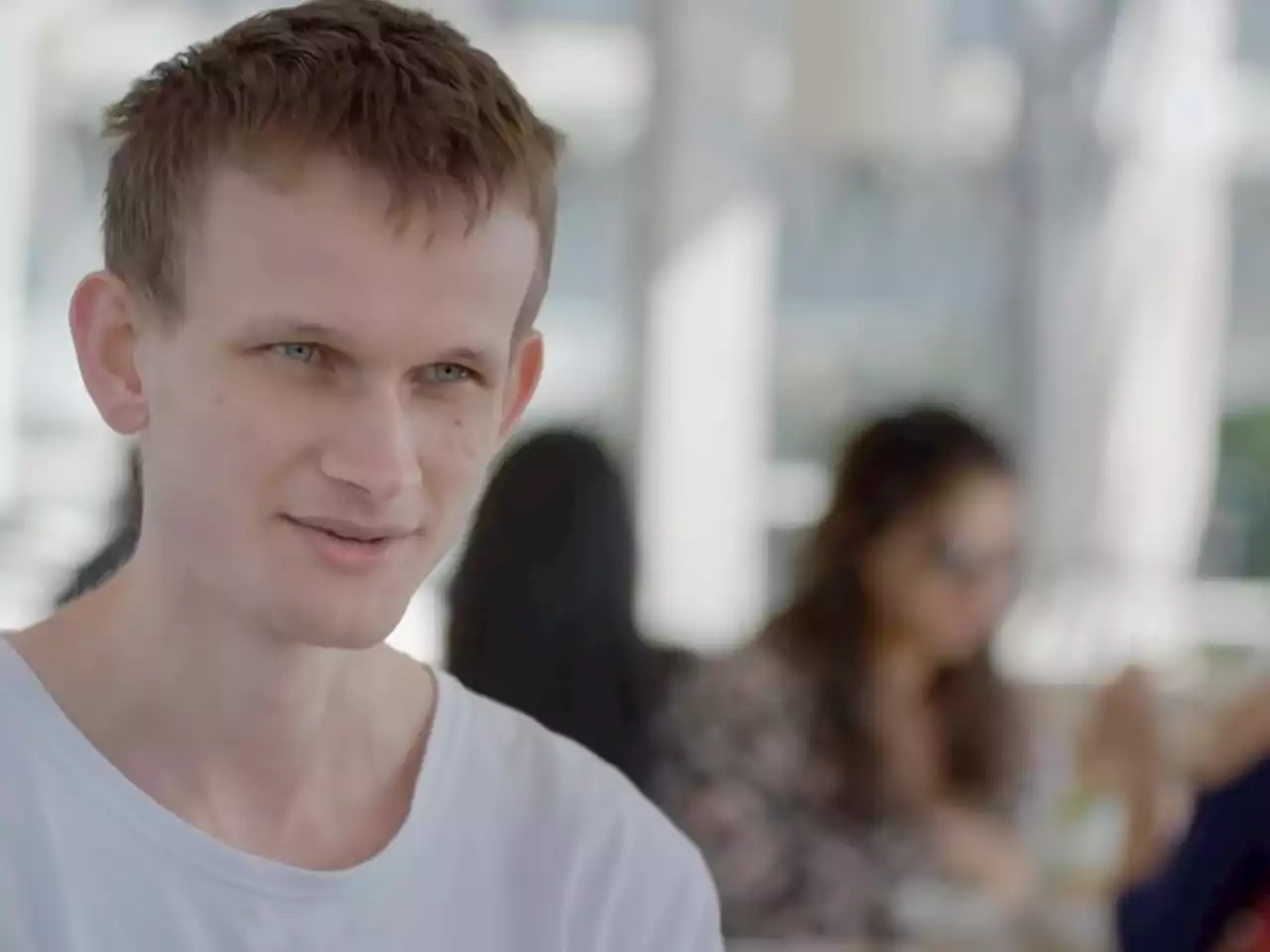 Ethereum's Vitalik Buterin Heaps Sarcastic Praise on EOS