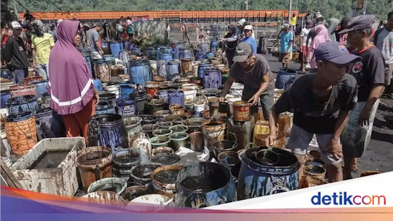 Polisi Diminta Usut Soal Tumpahan Minyak di Perairan Cilacap